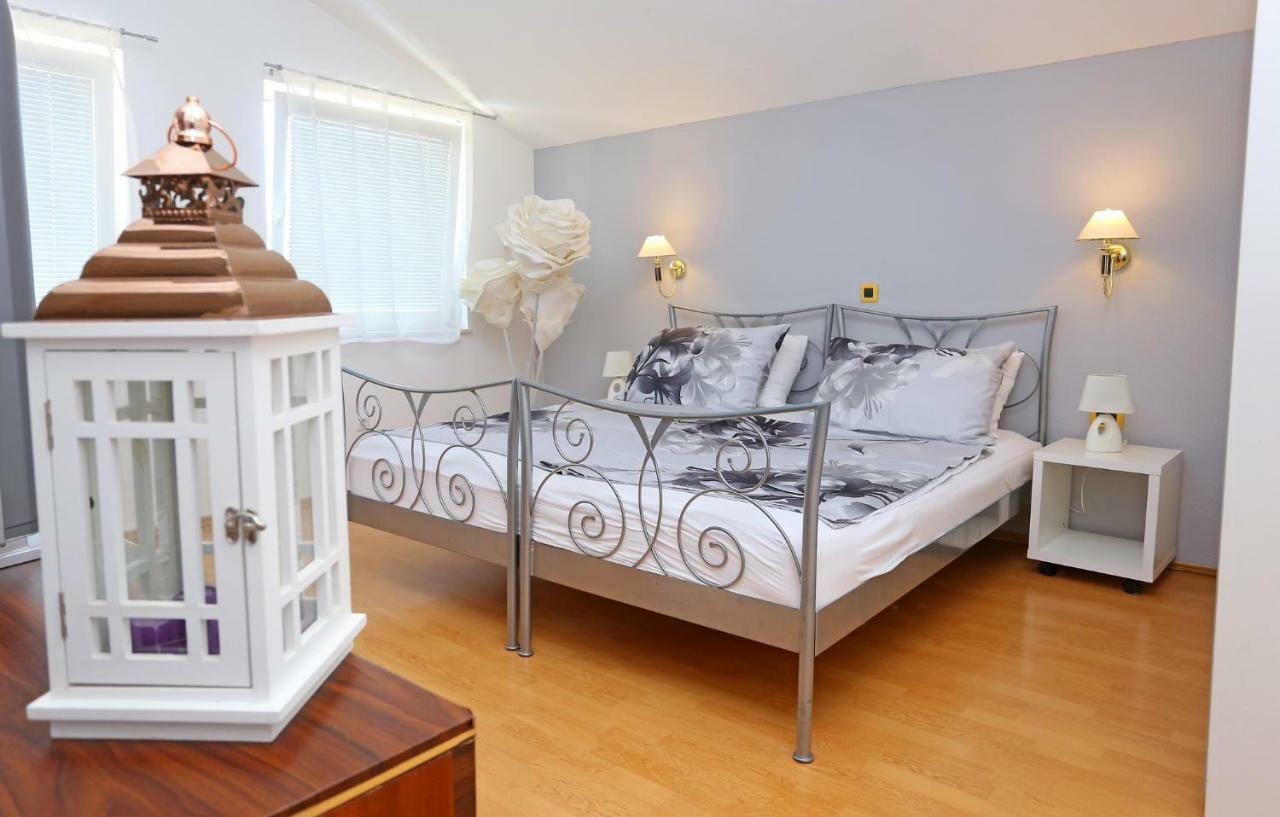 Studio Apartment Grey Split Eksteriør bilde